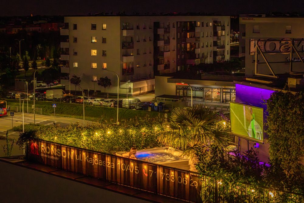 Sky Jagodno- apartament z jacuzzi na doby.