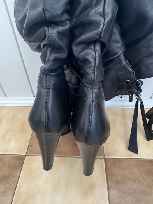 Чорні шкіряні ботфорти
