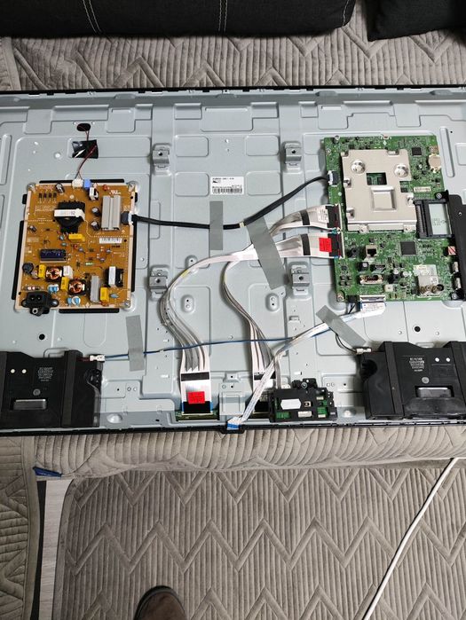 Телевізор на запчастини. Бита матриця.