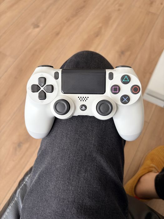 PS4 versão branca