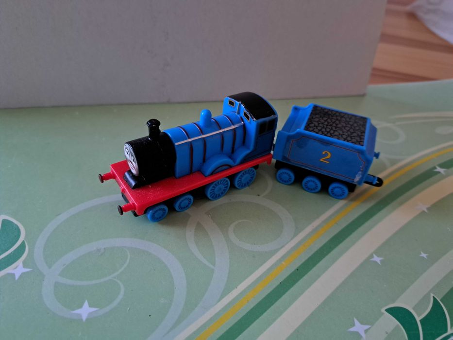 Niebieska ciuchcia plus wagonik