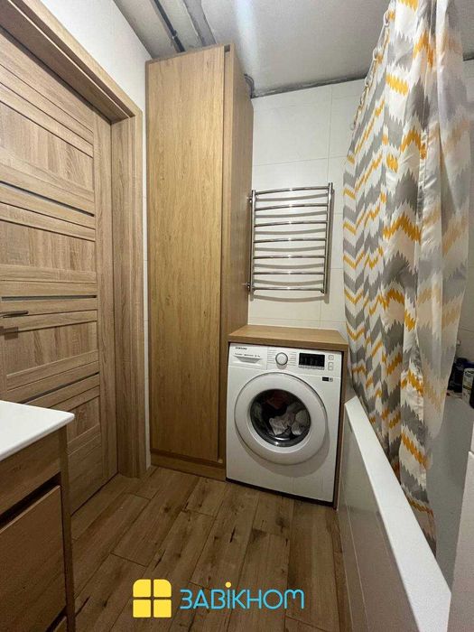 Умивальники накладні або суцільно вилиті, тумби, дзеркала