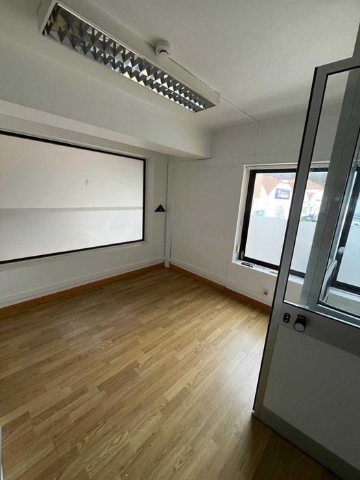 Arrendamento de escritório na Rua Heitor Bernardo Botado