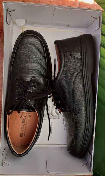 Sapatos homem 43 novos