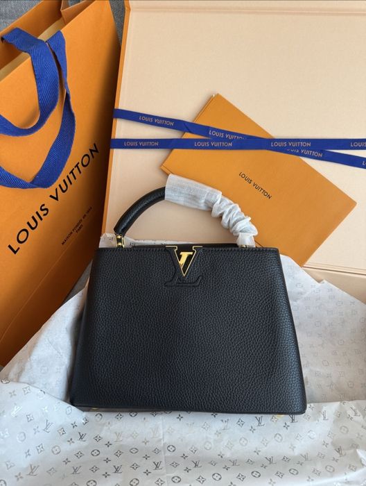 Сумка Louis Vuitton Capucines. Размер ВВ
