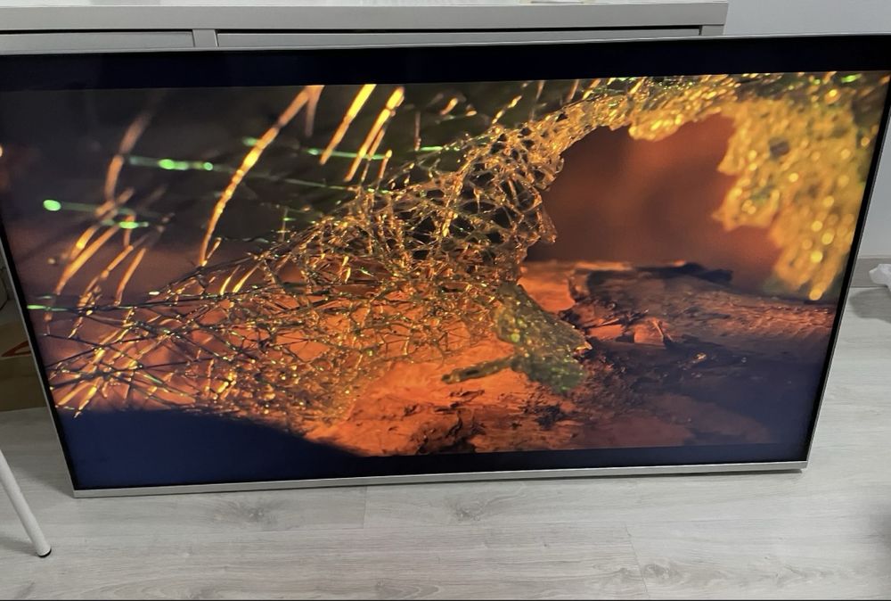 [Demo/ Pouco Usado] Philips The One/Android TV LED 4K UHD c/Ambilight
