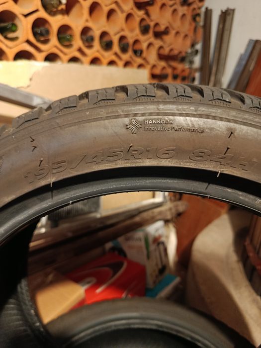 Pneus de Inverno 195/45 R16 - Hankook em bom estado
Vendo pneus de inverno da marca Hankook, medida 195/45 R16 84H, ideais para condução segura em