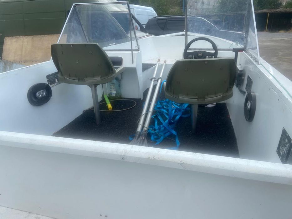 Продаю Катер Темп удлиненный 5.3×2 (с лафетом 2400)