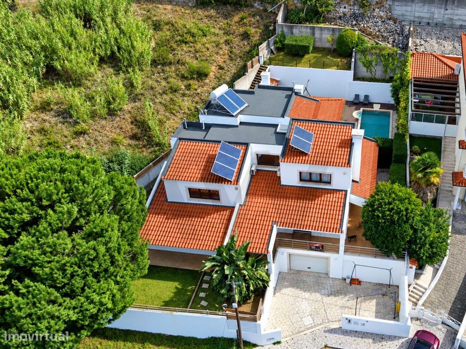 Moradia T4+1 com piscina, jardim amplo e garagem | Barcarena