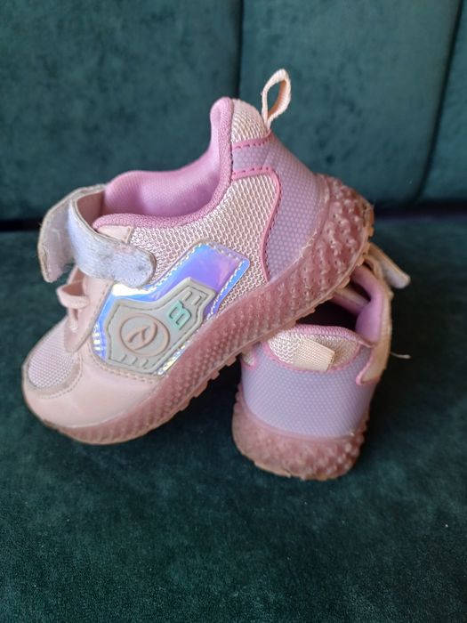 кросівки на дівчинку р.26