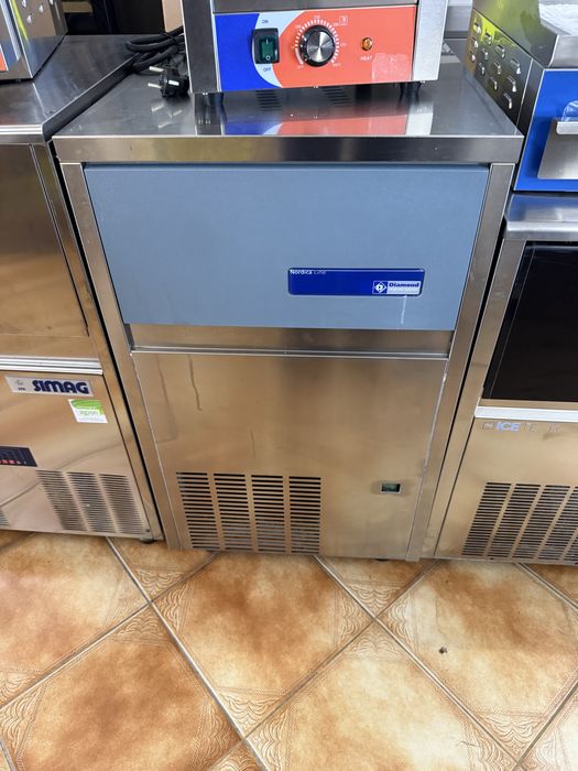 Maquina de gelo BREMA Cubo 45 kg Garantia e instalação