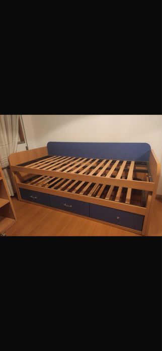 Cama dupla  com arrumação