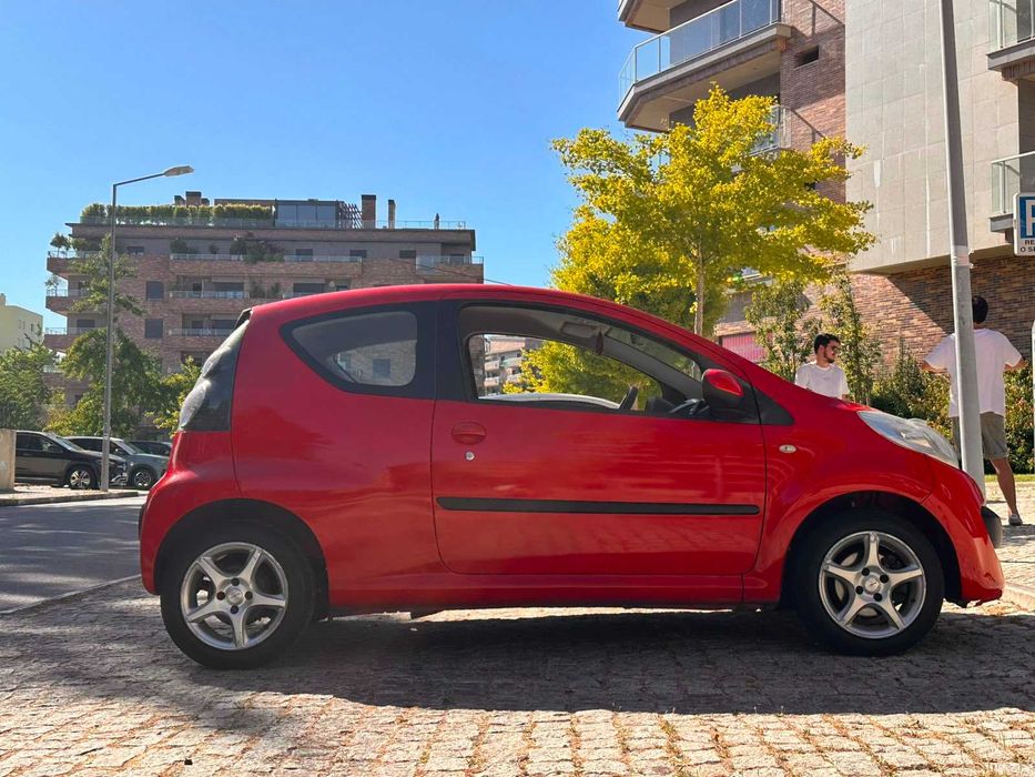 Citroën C1 diesel vermelho Ferrari
