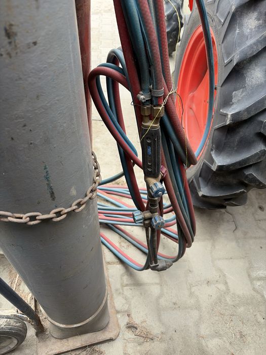 Palnik z wężami i reduktorami do spzawania grzania