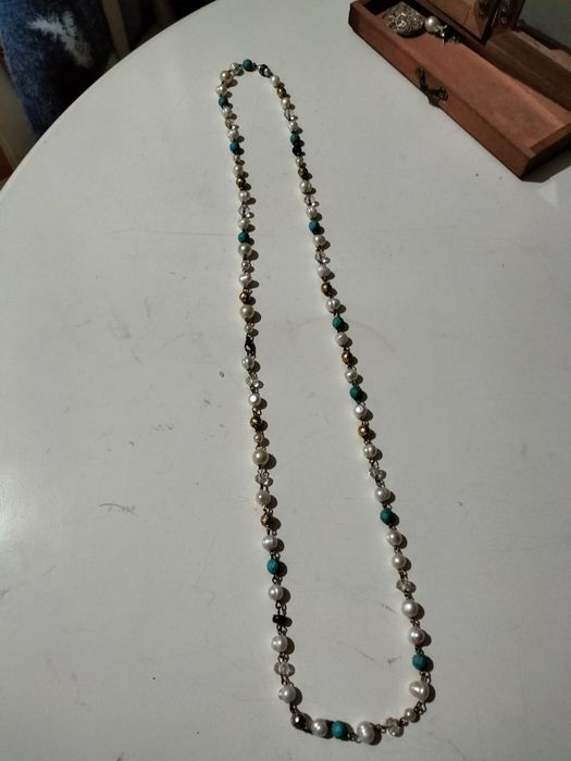 Colar de pérolas de água doce e outros