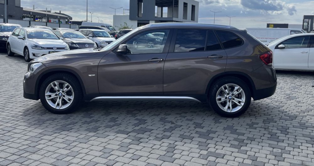 Автомобіль BMW X1