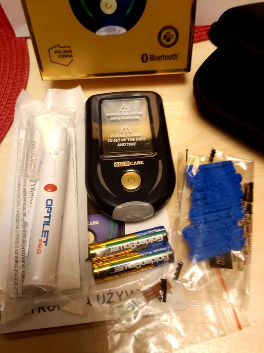 Glukometr zestaw do pomiaru poziomu glukozy.