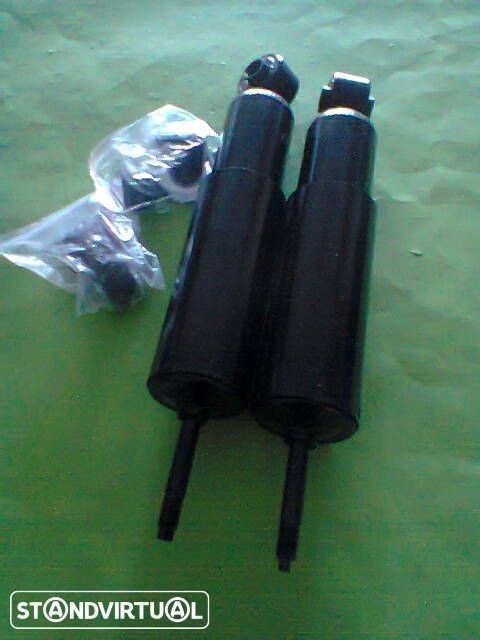 Par de amortecedores frente mitsubishi L200 K74 1996-2005 NOVOS