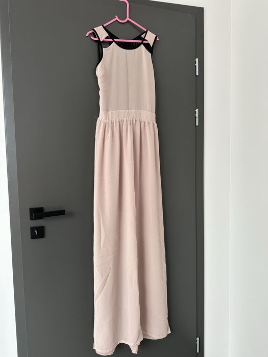 Sukienka Bershka z wycięciem na plecach r.s (xs)