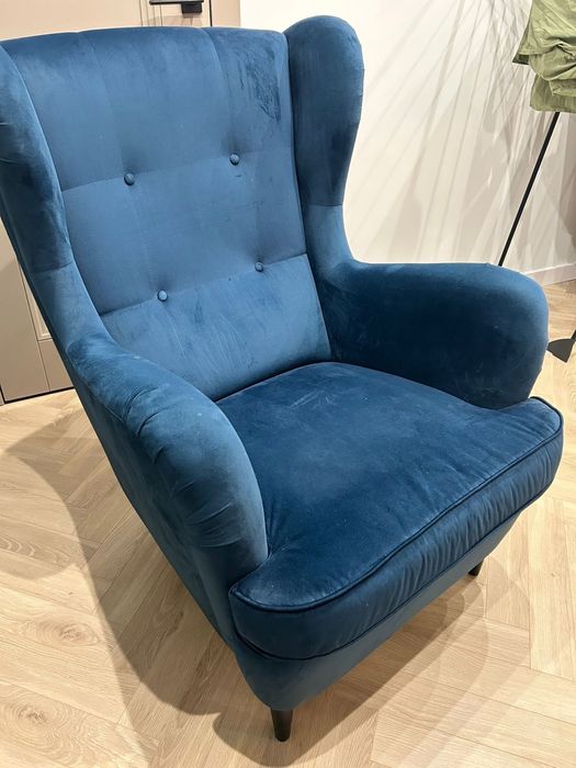 Tapicerowany fotel uszak model Oscar