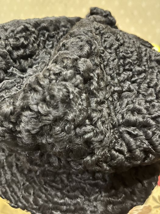 Продам чорний берет з каракуля б/у