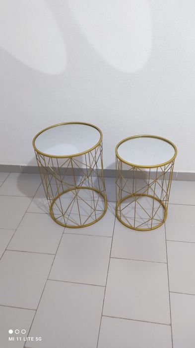 Mesa apoio sofá dourada