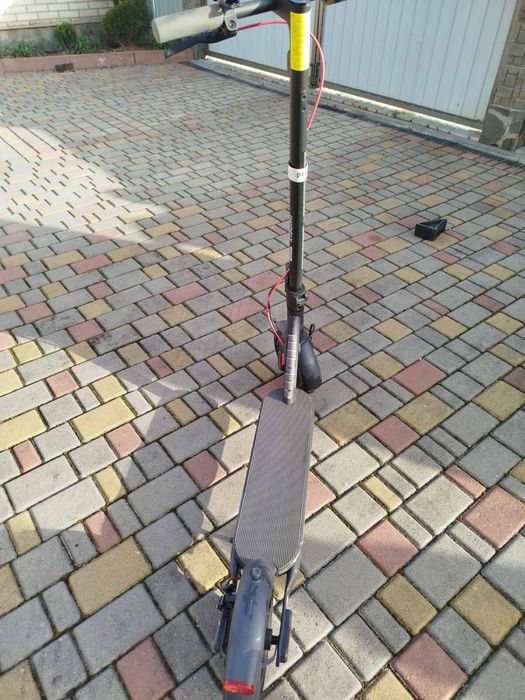 Продам електросамокат Xiaomi Scooter 4 pro