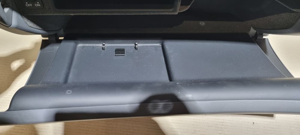 Schowek pasażera audi a4 b7 seat exeo jak nowy 8e