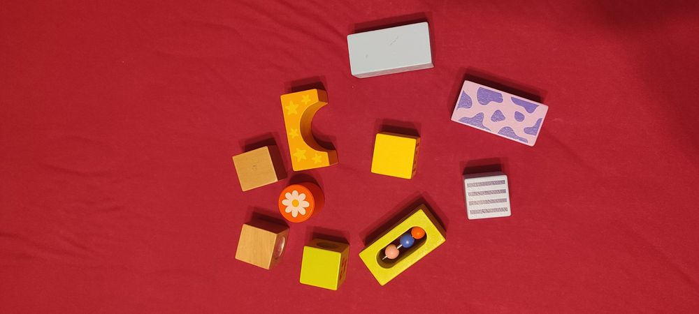 Drewniane klocki sensoryczne 12m+