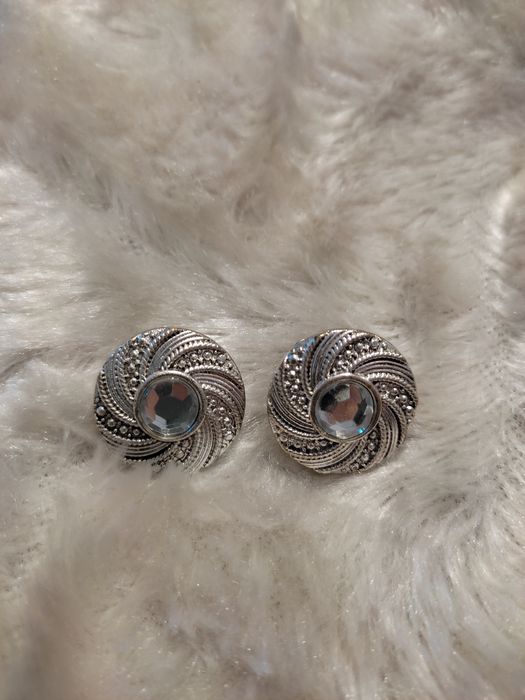 Kolczyki w kolorze srebrnym