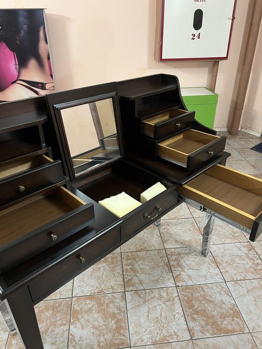 Туалетный столик ручной работы из массива береста, цвет венге