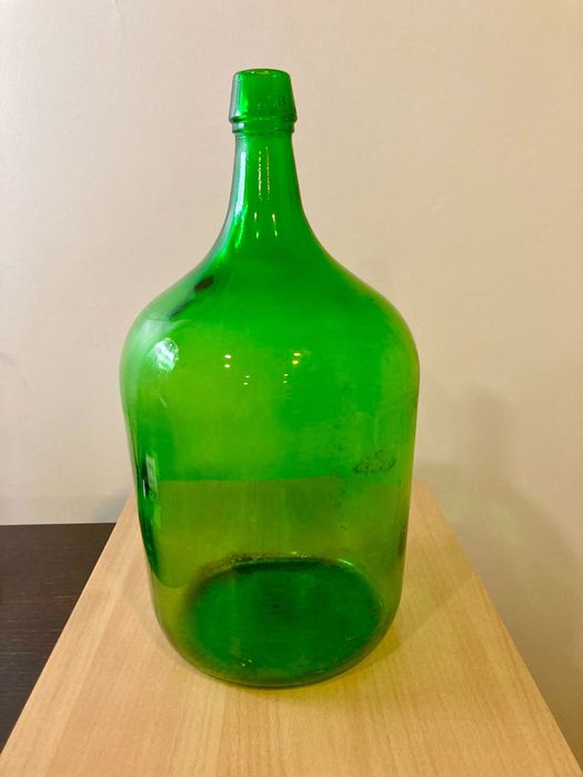 Garrafões de vidro 5L verdes e castanhos