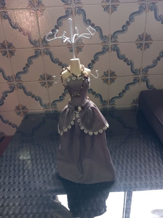 Boneca para bijuterias