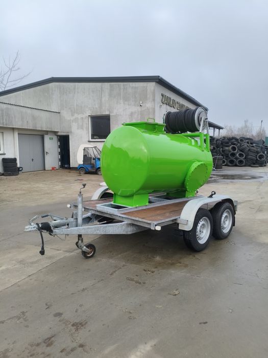 Beczkowóz 2000 litrów, DMC 2700 kg. Mocna pompa, zwijak , mocny wąż