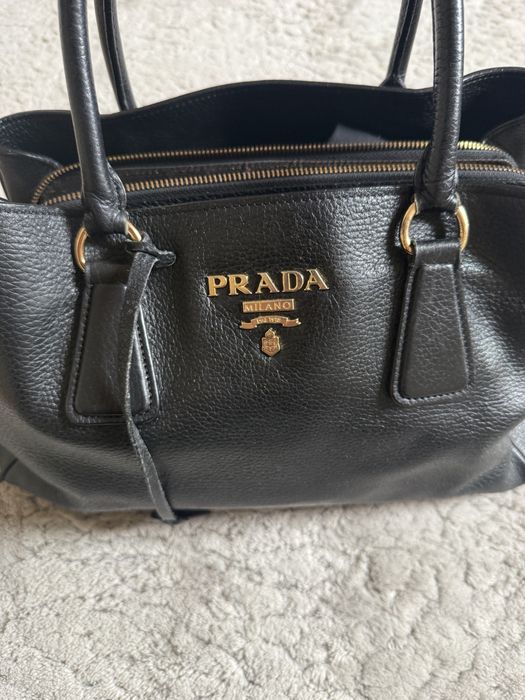 Prada torba skorzana zlote dodatki czarna