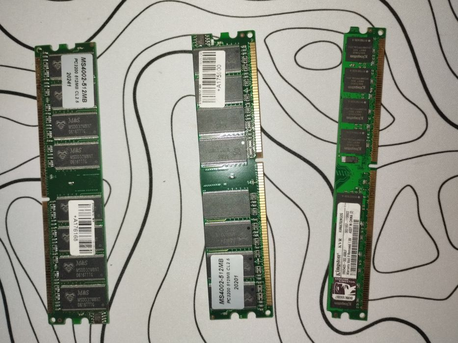 Vendo kit de 2 fontes e 3 sticks de RAM