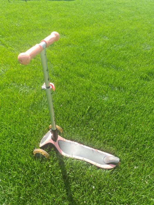 Hulajnoga Globber decathlon świecące kółka