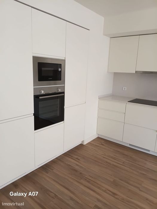 Apartamento T2 com piscina e garagem em Lisboa