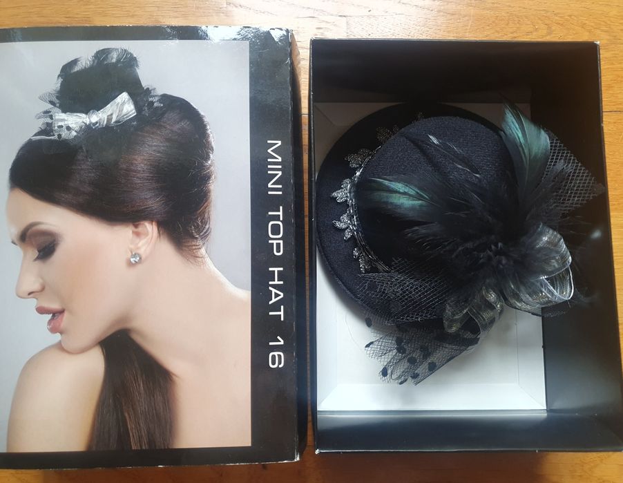 Fascynator kapelusik  czarny że srebrna kokardą  elegancki