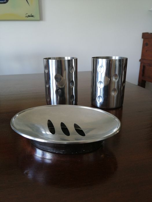 Acessórios WC copos e saboneteira