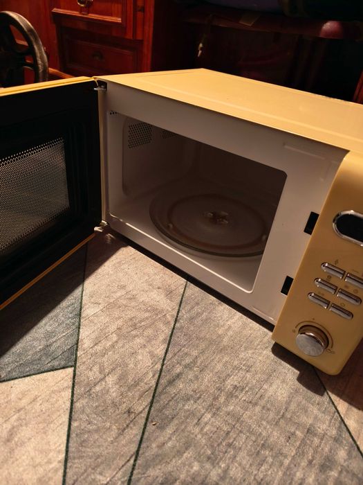Micro-ondas Retro – Excelente estado – Funcionamento perfeito