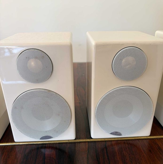 Monitor Audio Radius 5.1 — Subwoofer ativo + 5 colunas (branco)