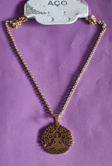 Colar dourado , em aço, com lindo pingente. Tem extensor.