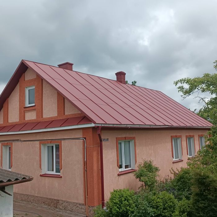 Миття та фарбування дахів, фасадів, бруківки.