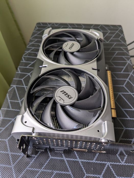 Placa gráfica NVIDIA RTX 5060 nova