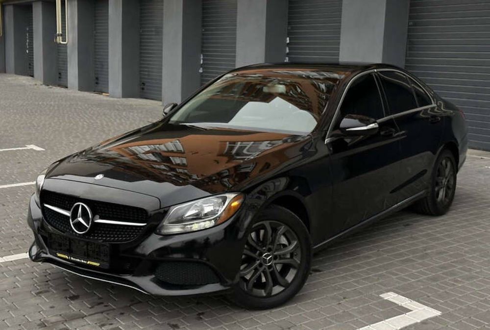 Mercedes Benz C 300 (4MATIC) в гарному стані