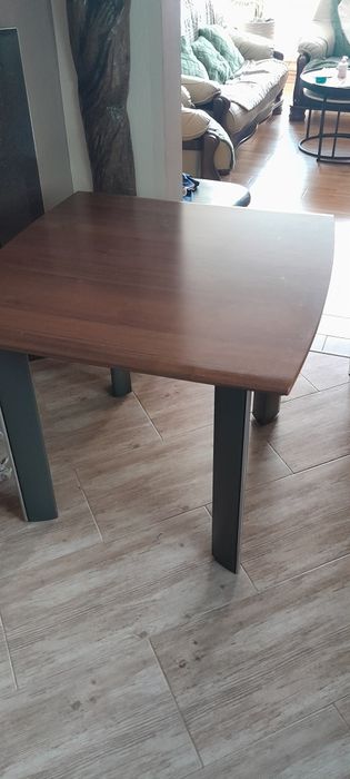 Stół do jadalni lub pokoju