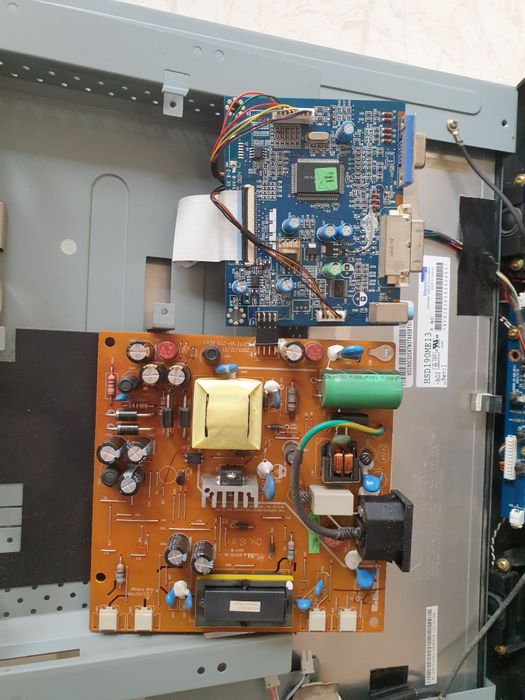 Monitor LCD 19" (avariado p/ peças)