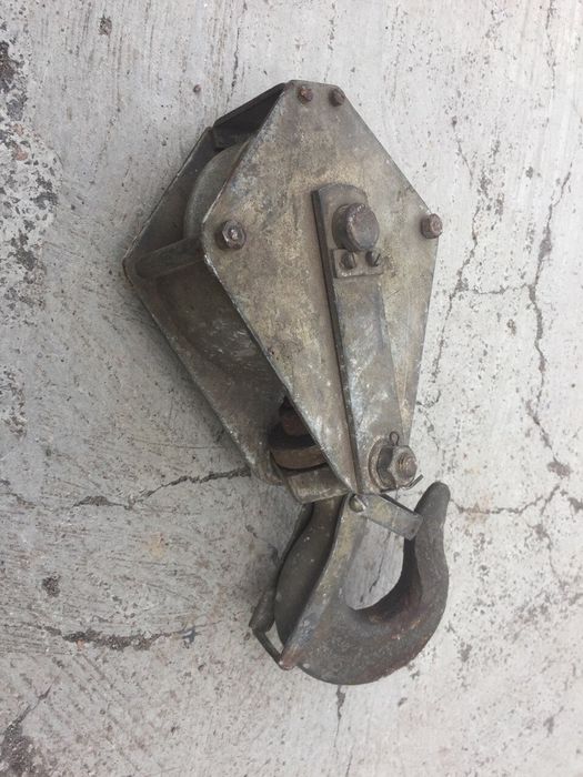 Продам крюк монтажный на тельфер