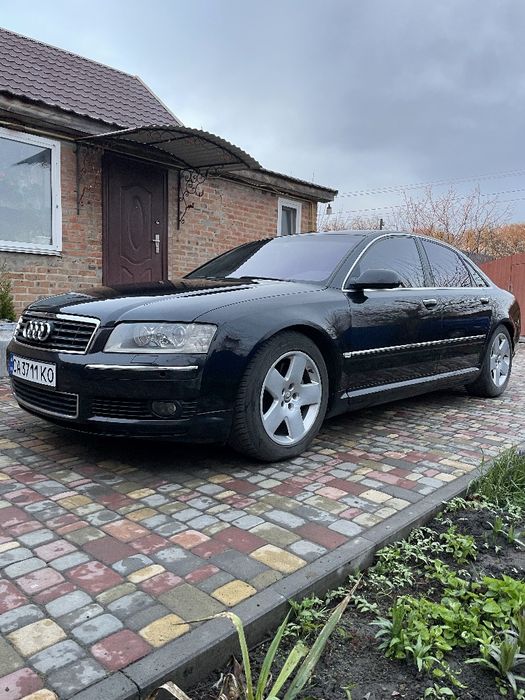 Audi  A8  Срочно
